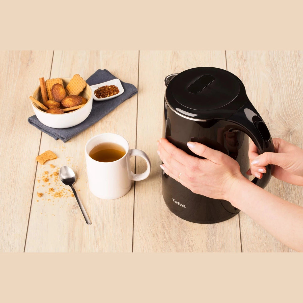 Tefal Safe'Tea 1.7L Heat-Protection Kettle 2150W Black | KO260865