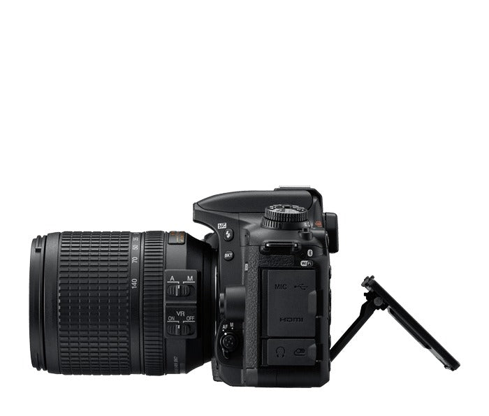 Nikon D7500 DSLR with AF-S DX 18-140mm Lens