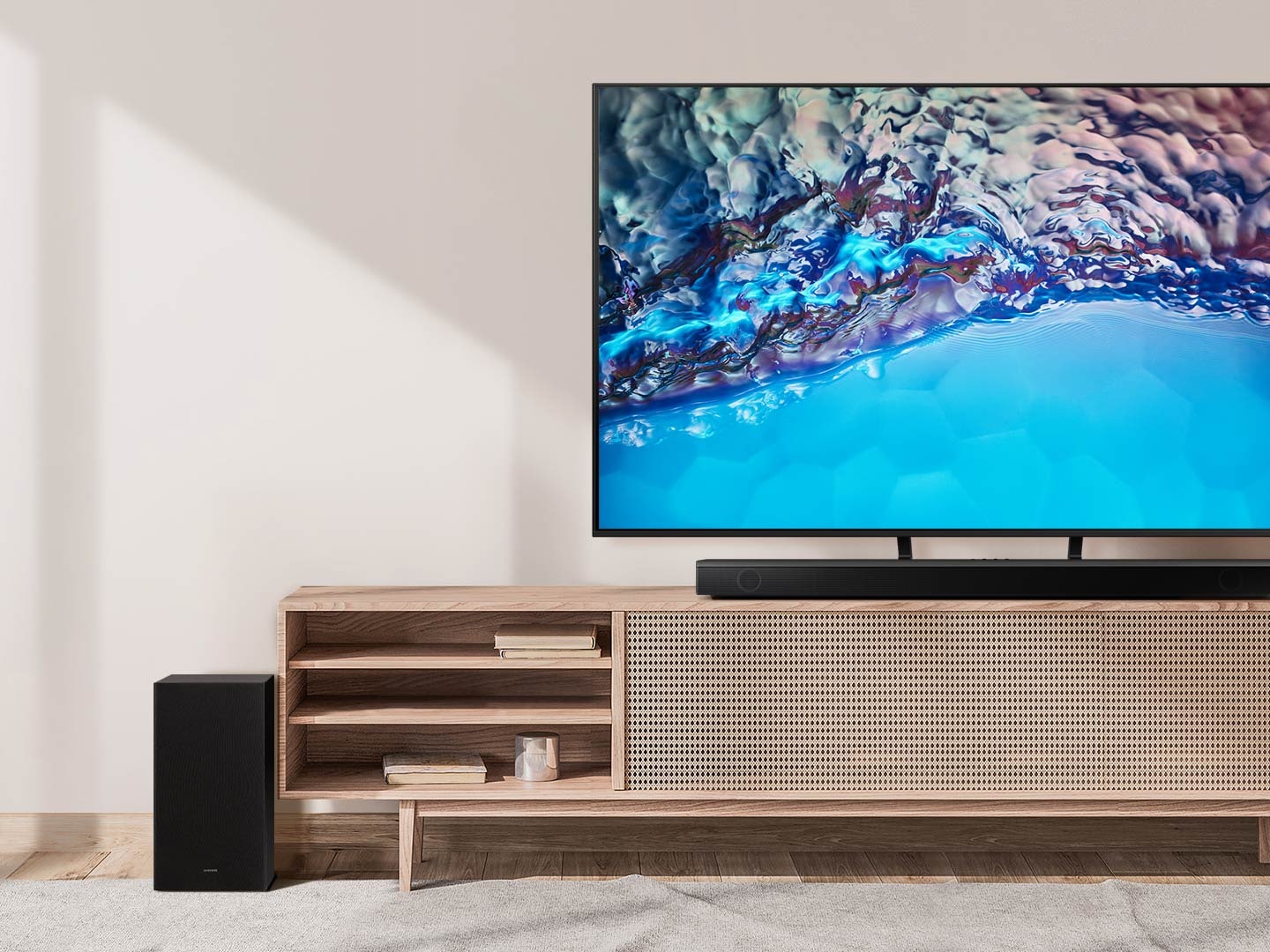 When you want to turn up the bass for maximum immersion, activate Bass Boost mode on the Soundbar. The included subwoofer takes the powerful, deeper bass to the next level, surrounding you with a fuller range of sound.