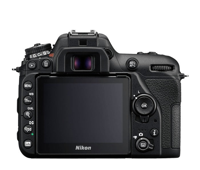 Nikon D7500 DSLR with AF-S DX 18-140mm Lens