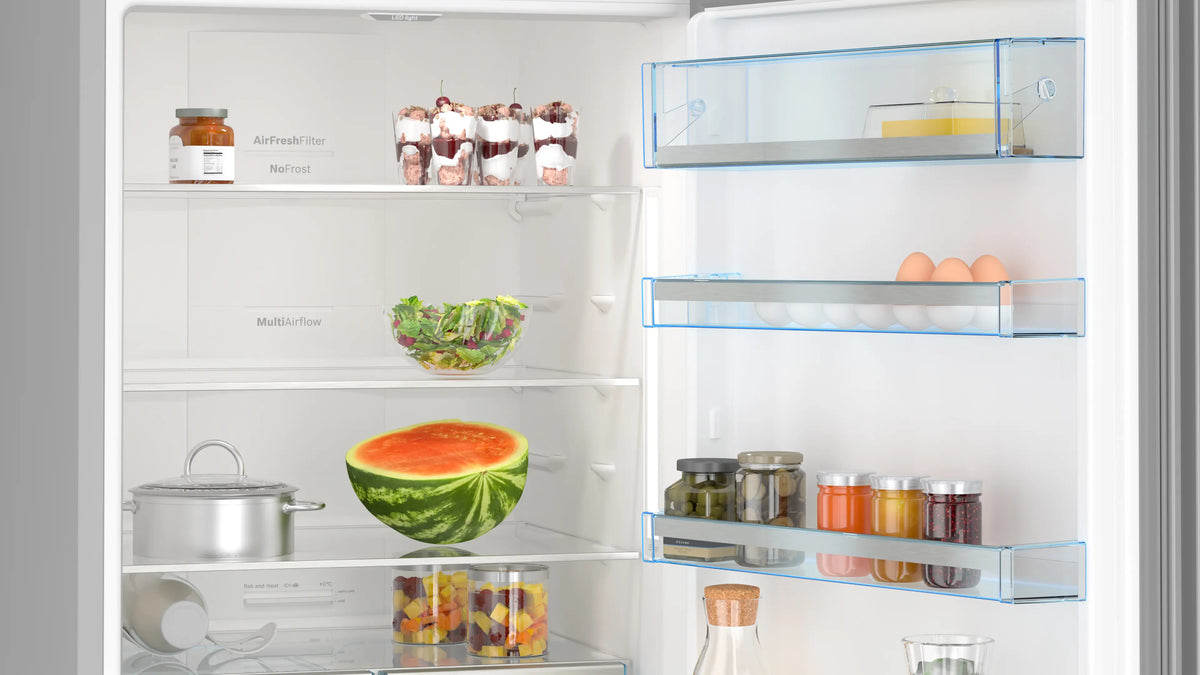 Bosch KGN56LB305 fridge - interior shelves with food and MultiAirflow