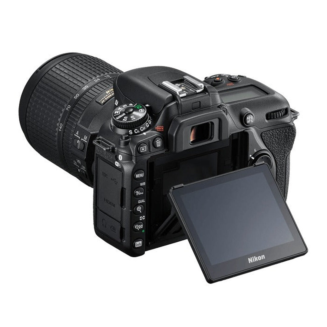 Nikon D7500 DSLR with AF-S DX 18-140mm Lens