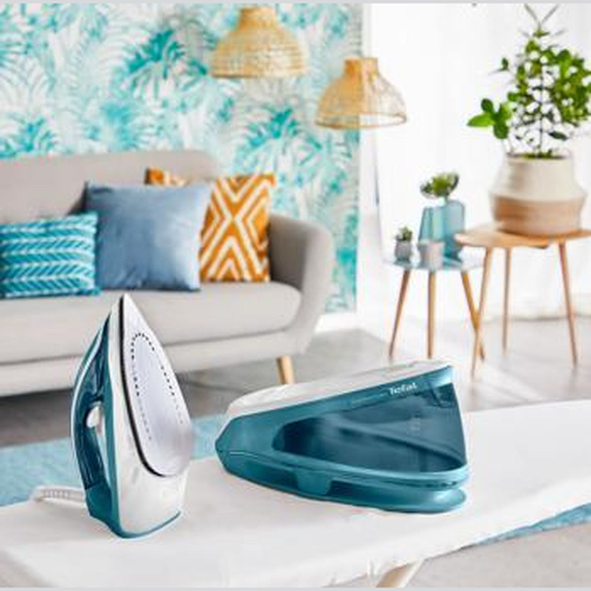 Tefal Express Easy Steam Generator Iron 2200W White & Blue | SV6131G0